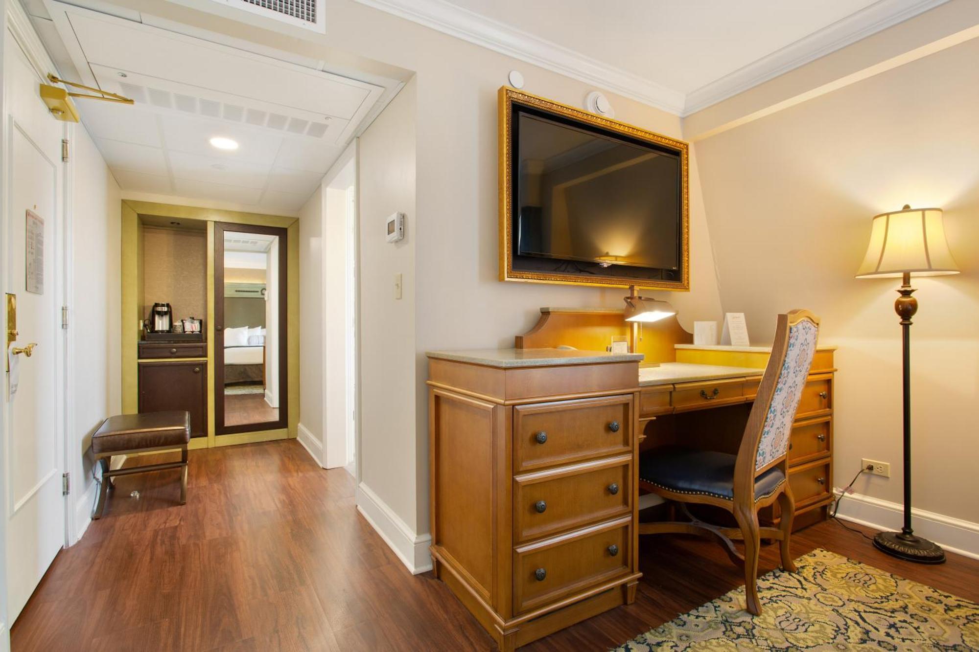 Deluxe Room King Bed