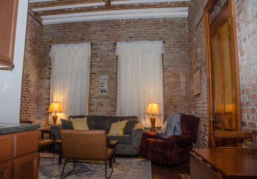 Suite mit 1 Schlafzimmer und Blick auf den Hof