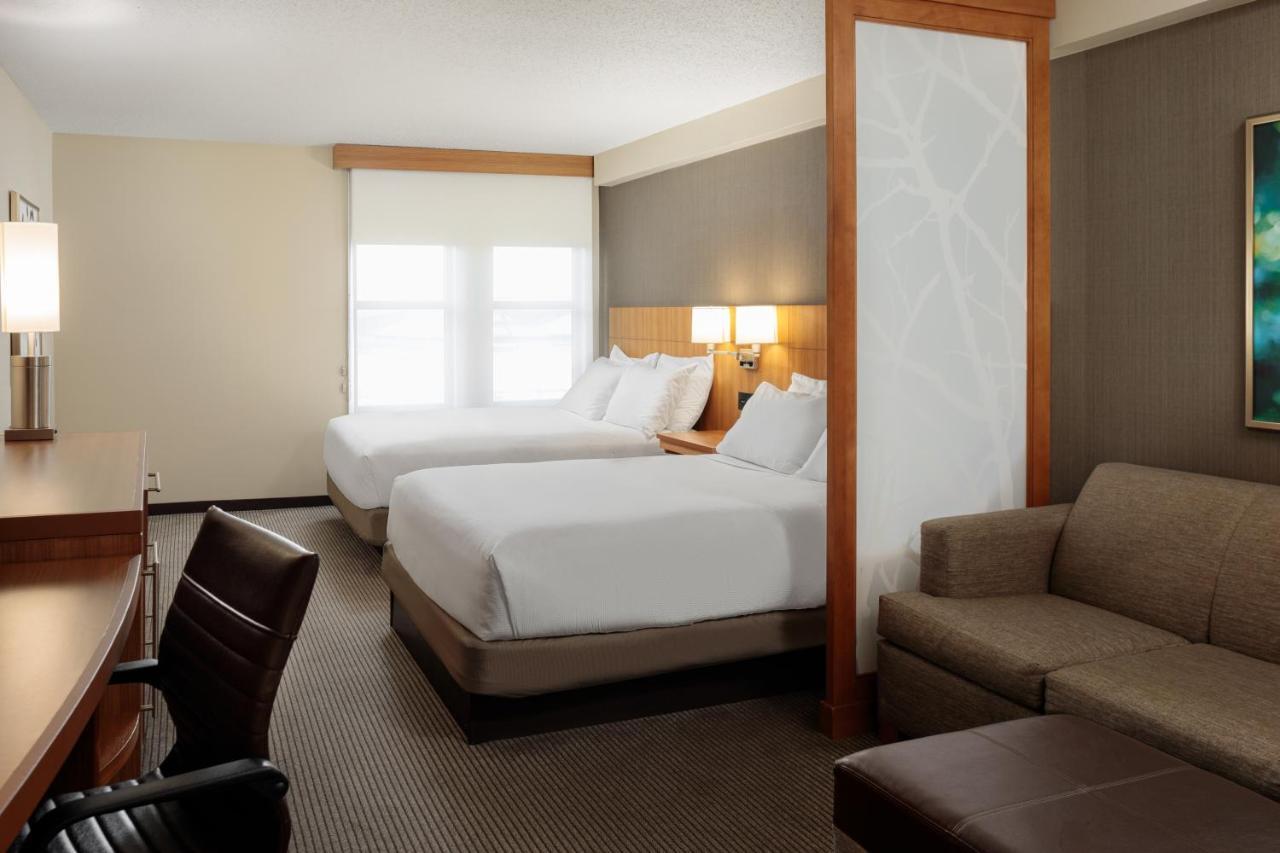 Queen Room with Two Queen Beds and Sofa Bed - High Floor,1346250044:JPEG