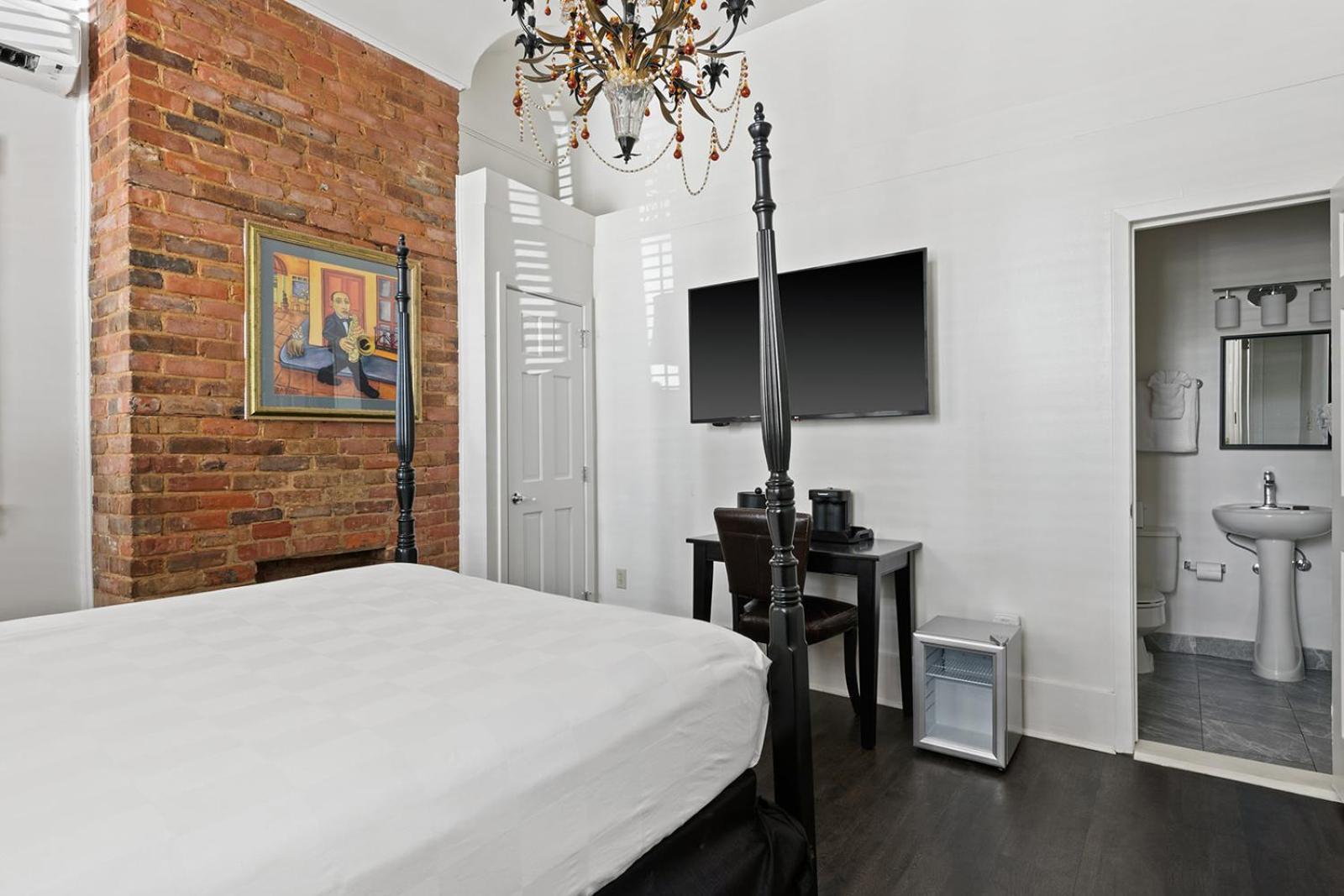 Deluxe Queen Room