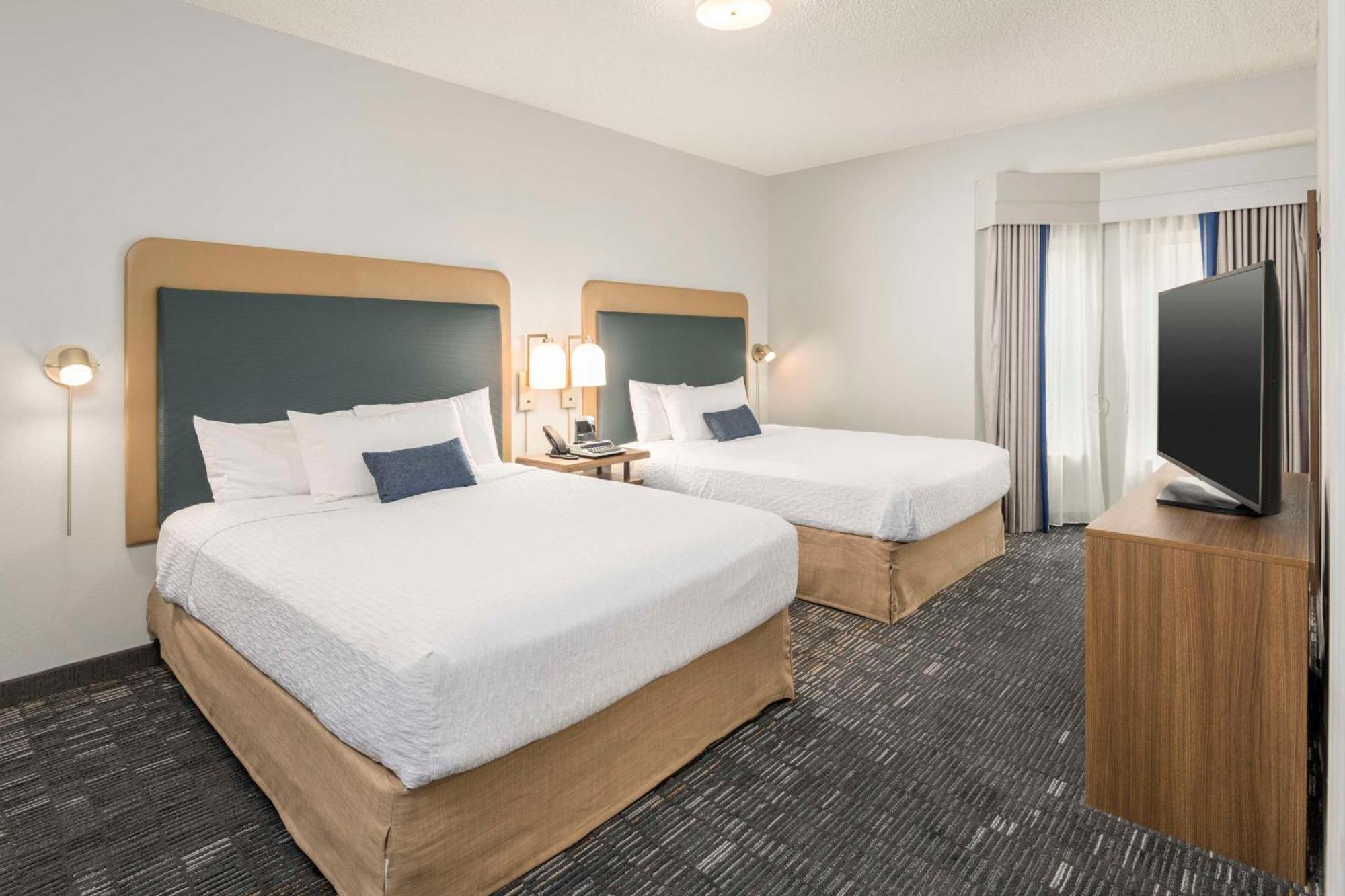 One-Bedroom Queen Suite Two Queen Beds Non-Smoking