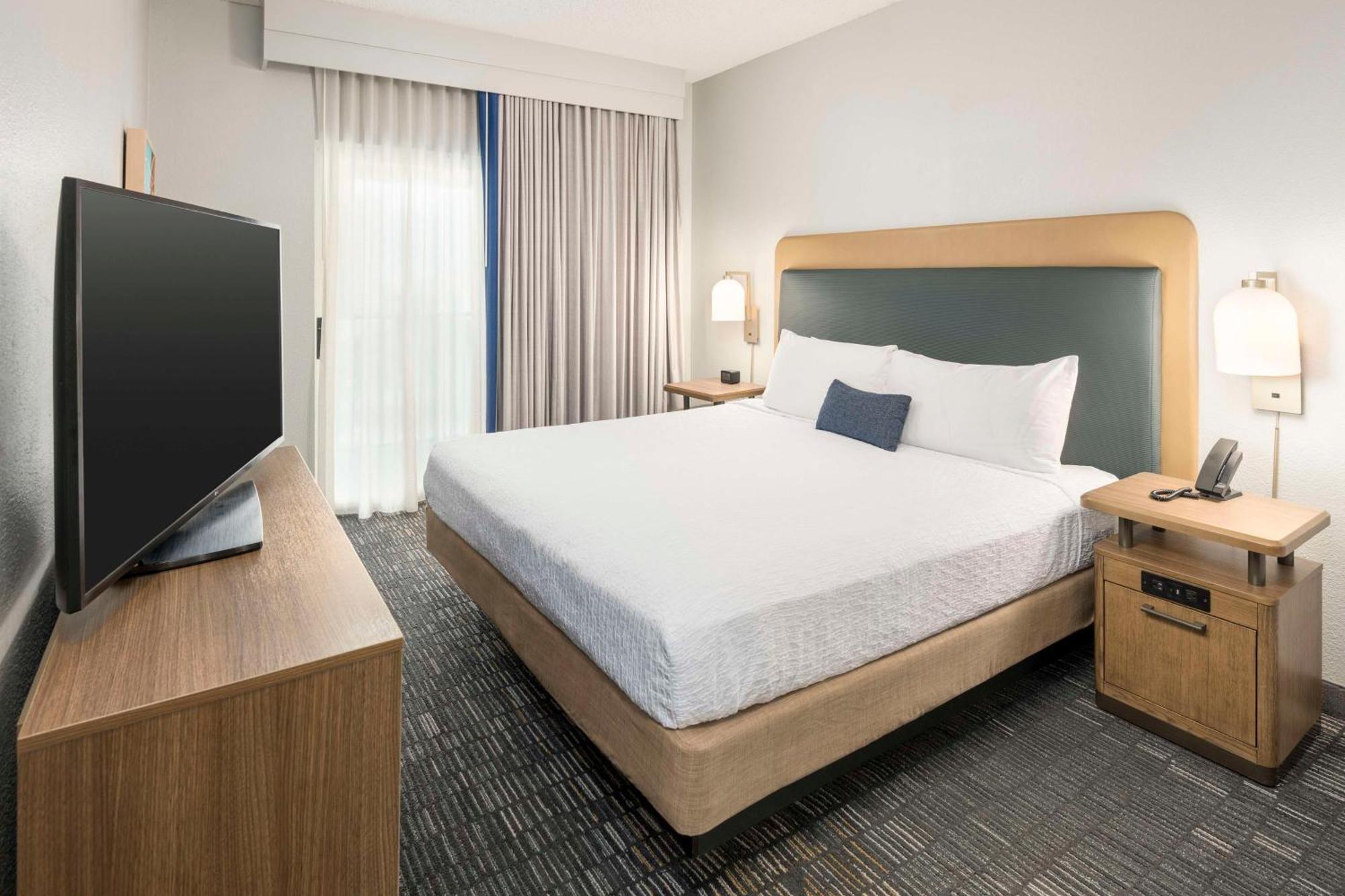 One-Bedroom King Suite Non-Smoking
