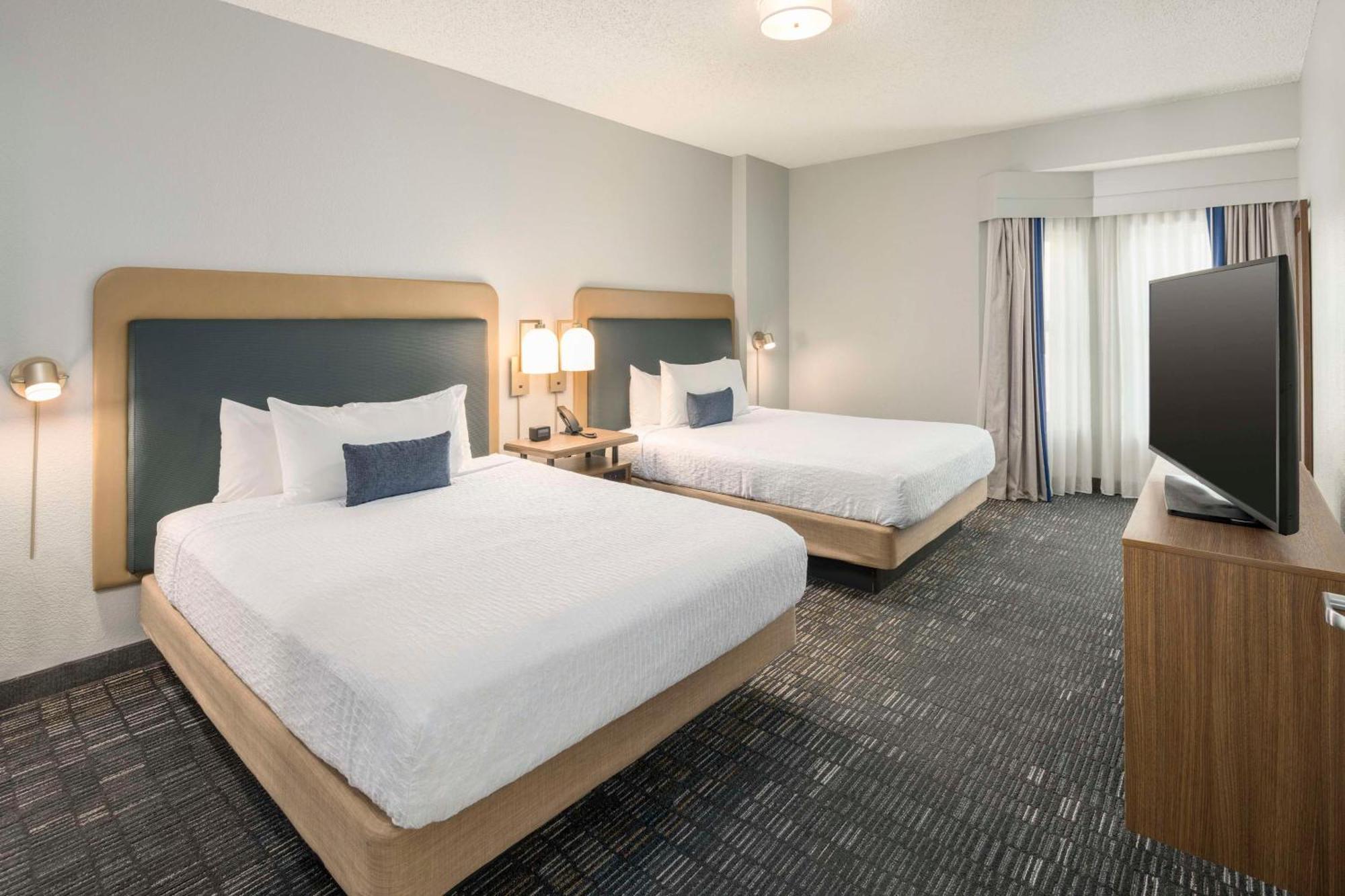 One-Bedroom Queen Suite Two Queen Beds Non-Smoking