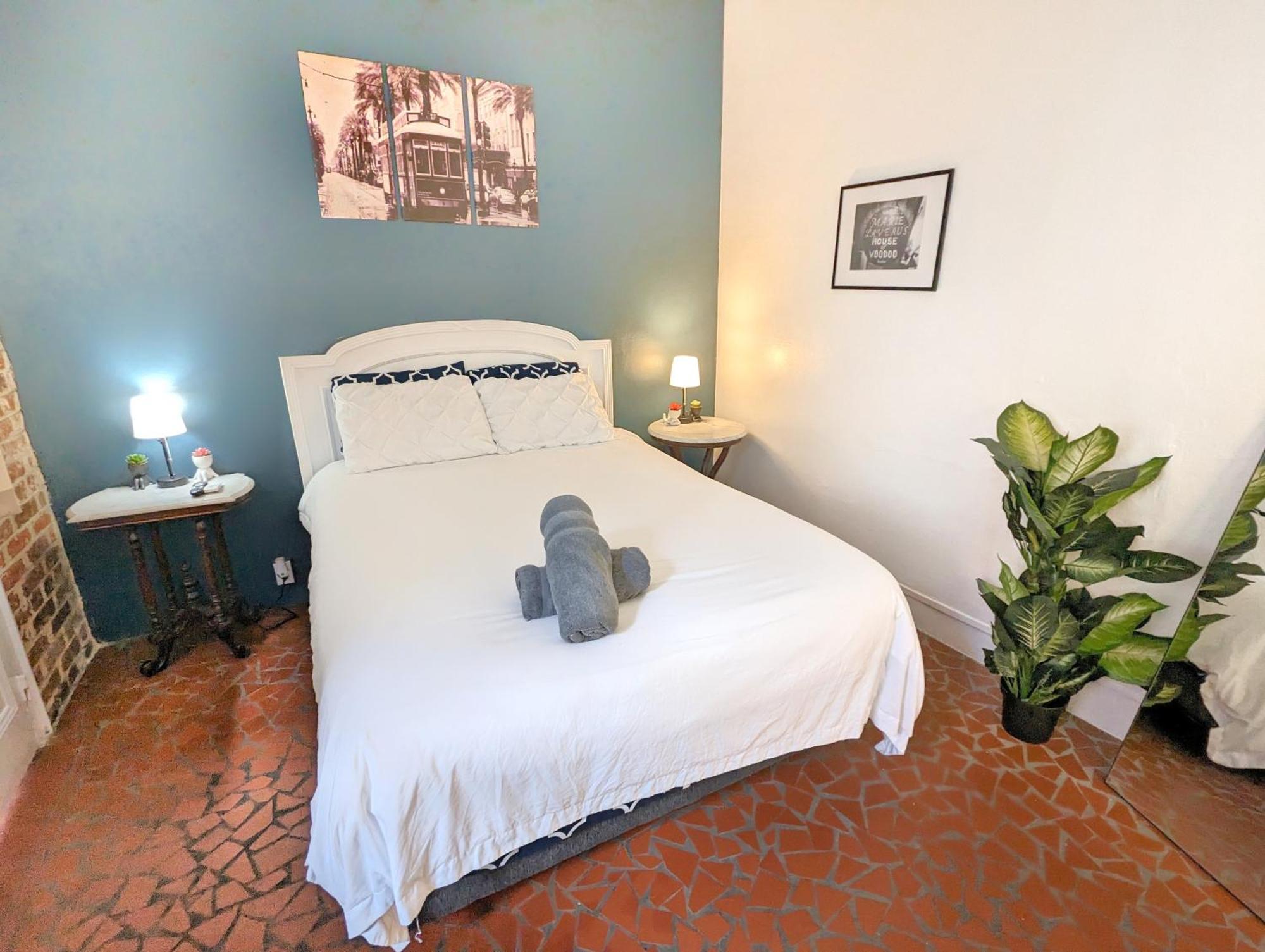 Queen Room Garden View