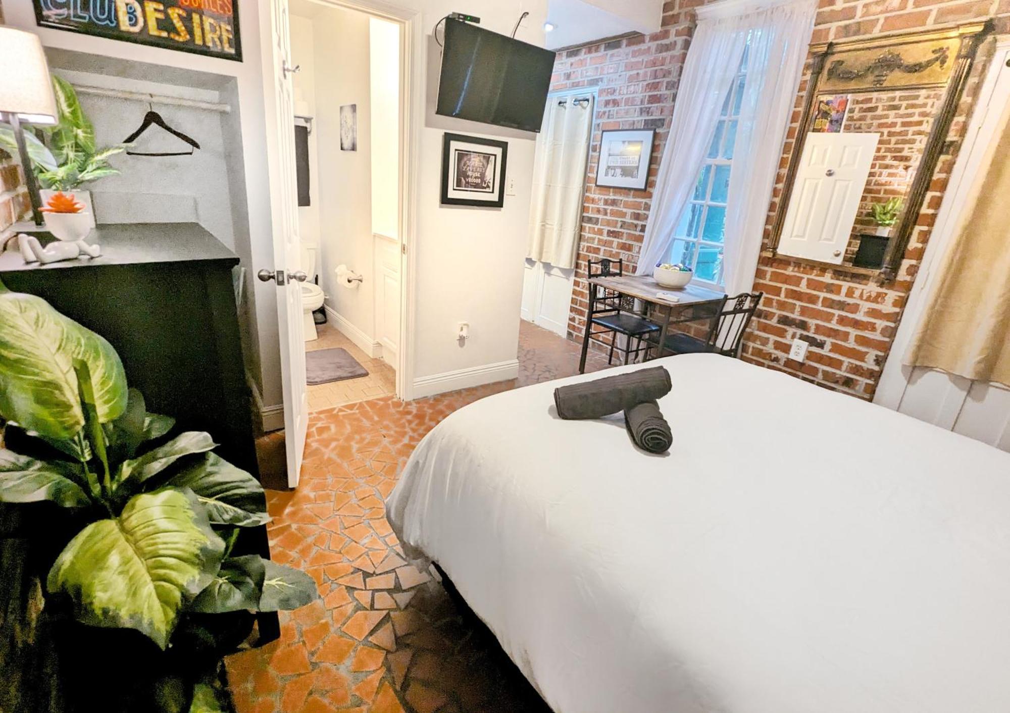 Queen Room Garden View