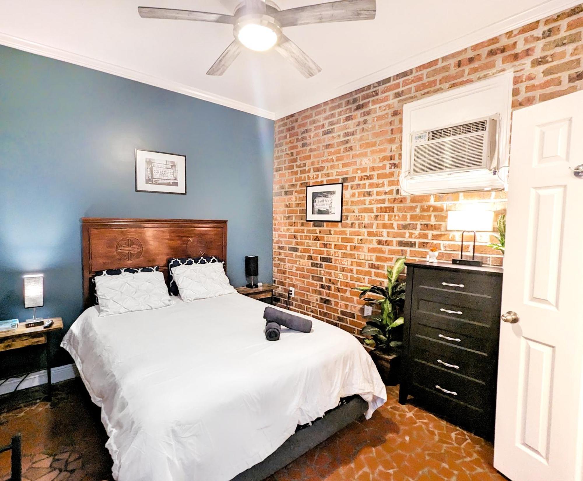 Queen Room Garden View
