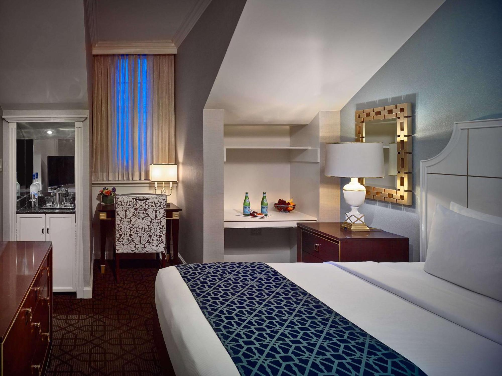 Deluxe Queen Room