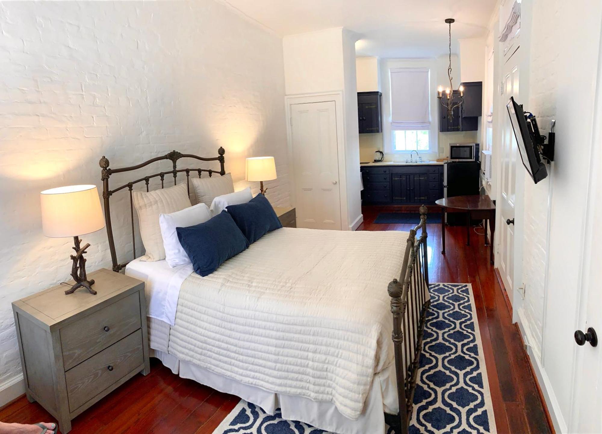 Deluxe Queen Room