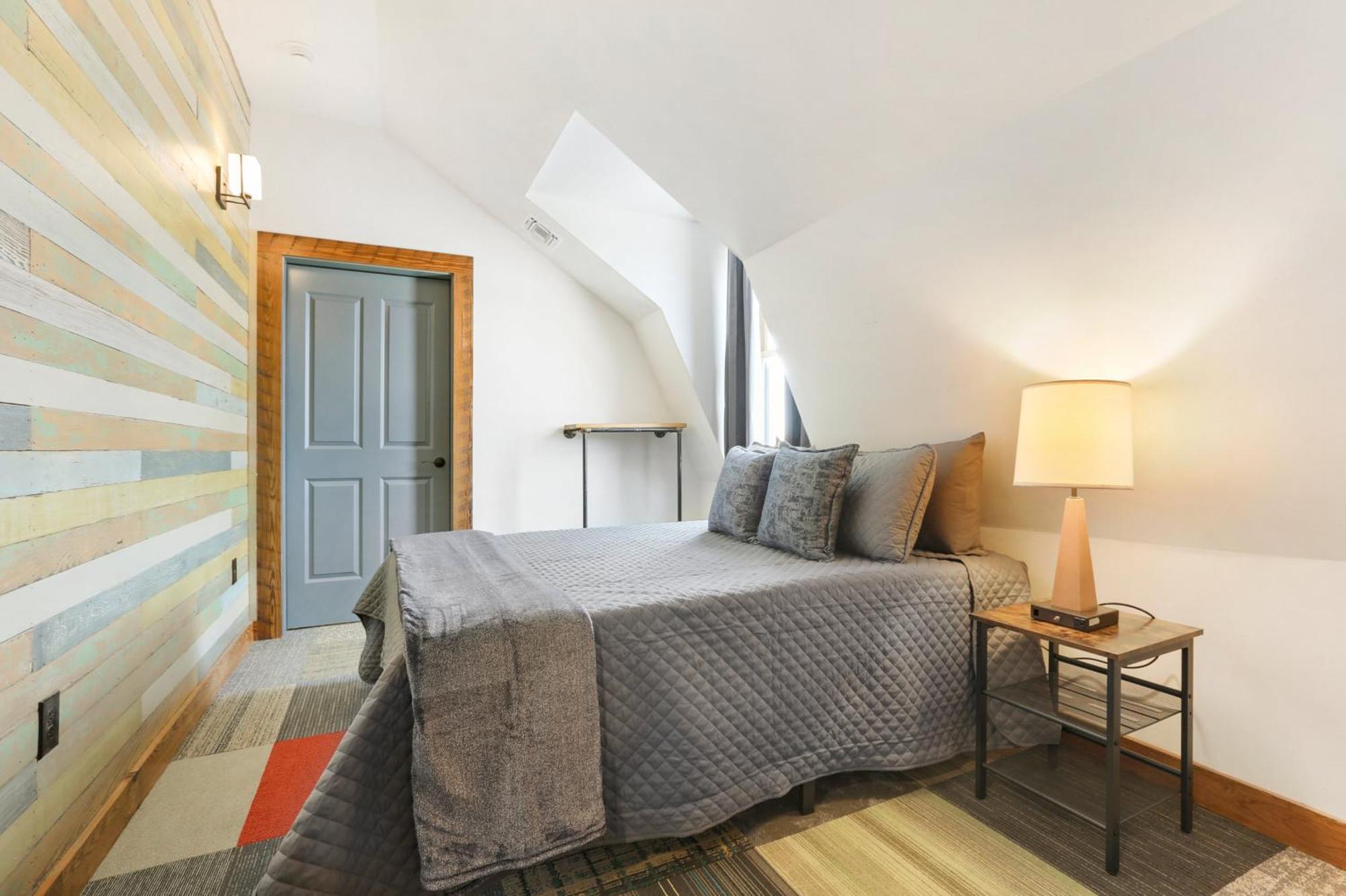 Queen Room