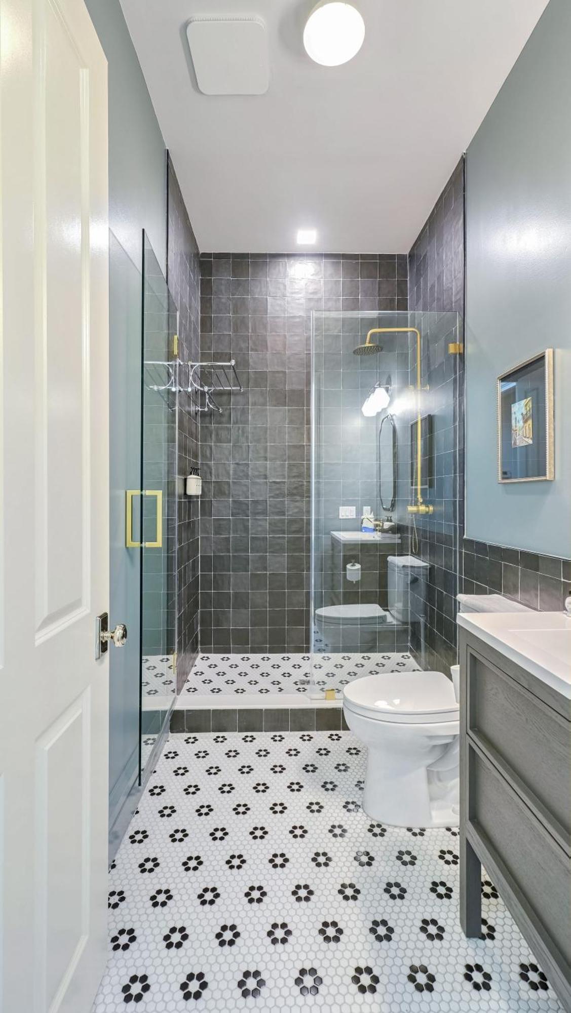 Five-Bedroom Apartment