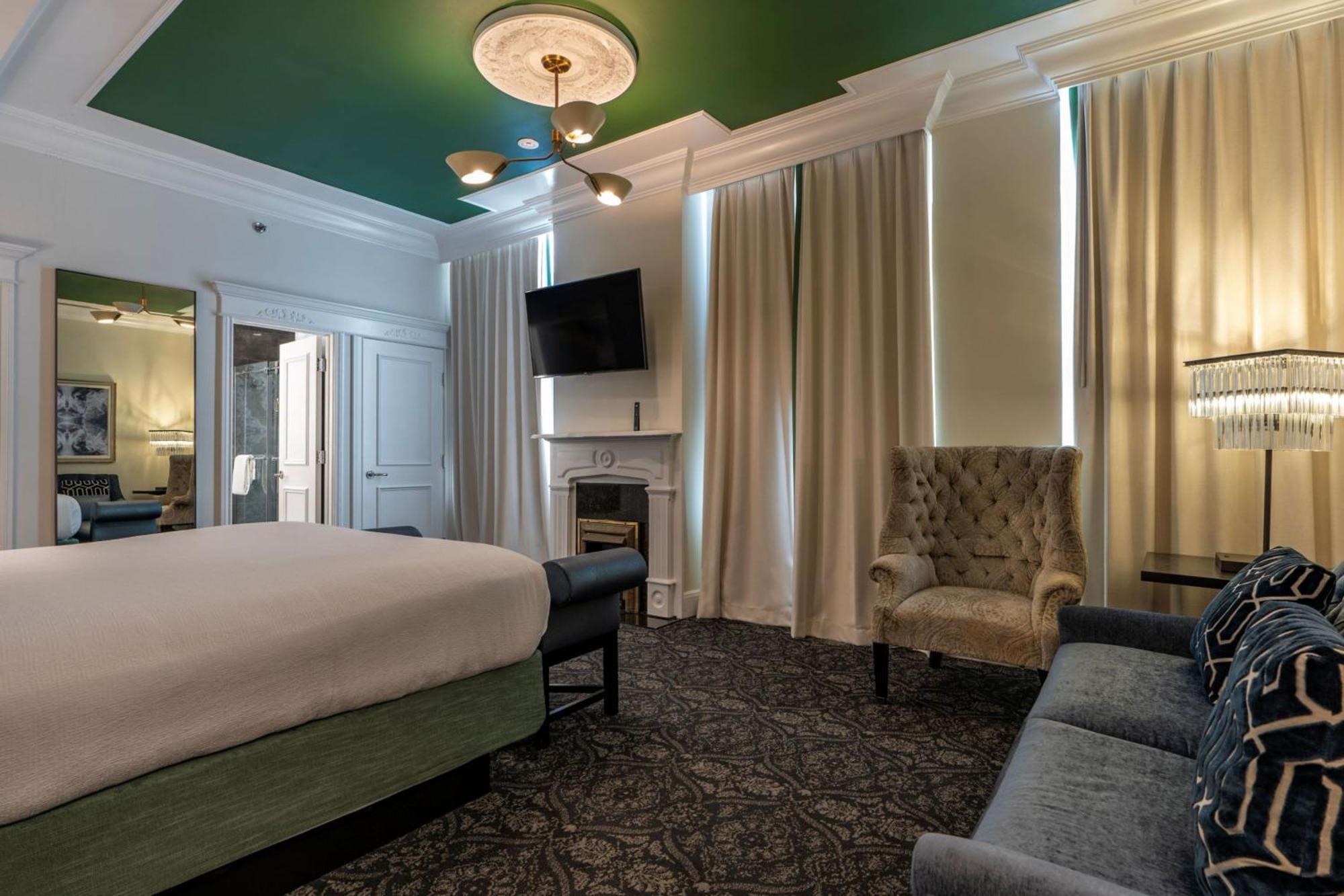 Grande King Room