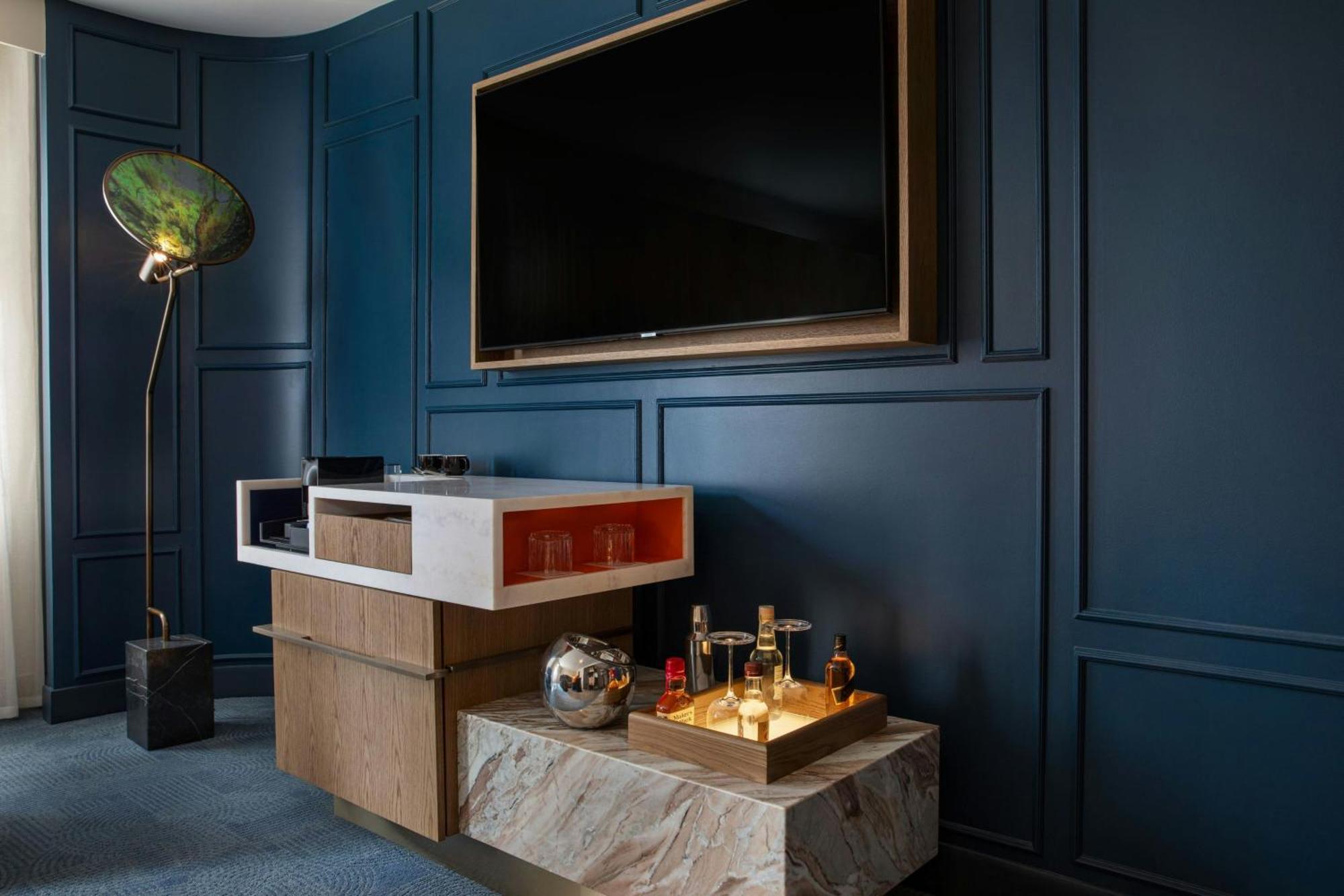 One-Bedroom Studio King Suite with Balcony