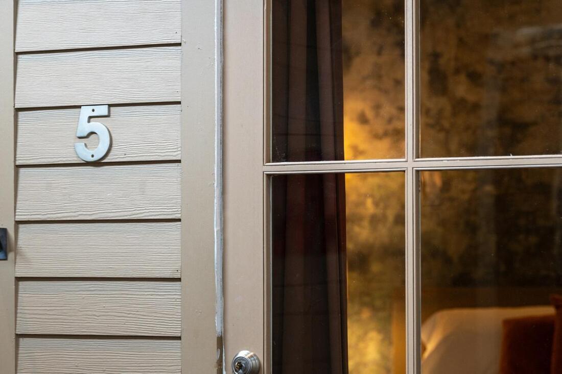 Deluxe Queen Suite