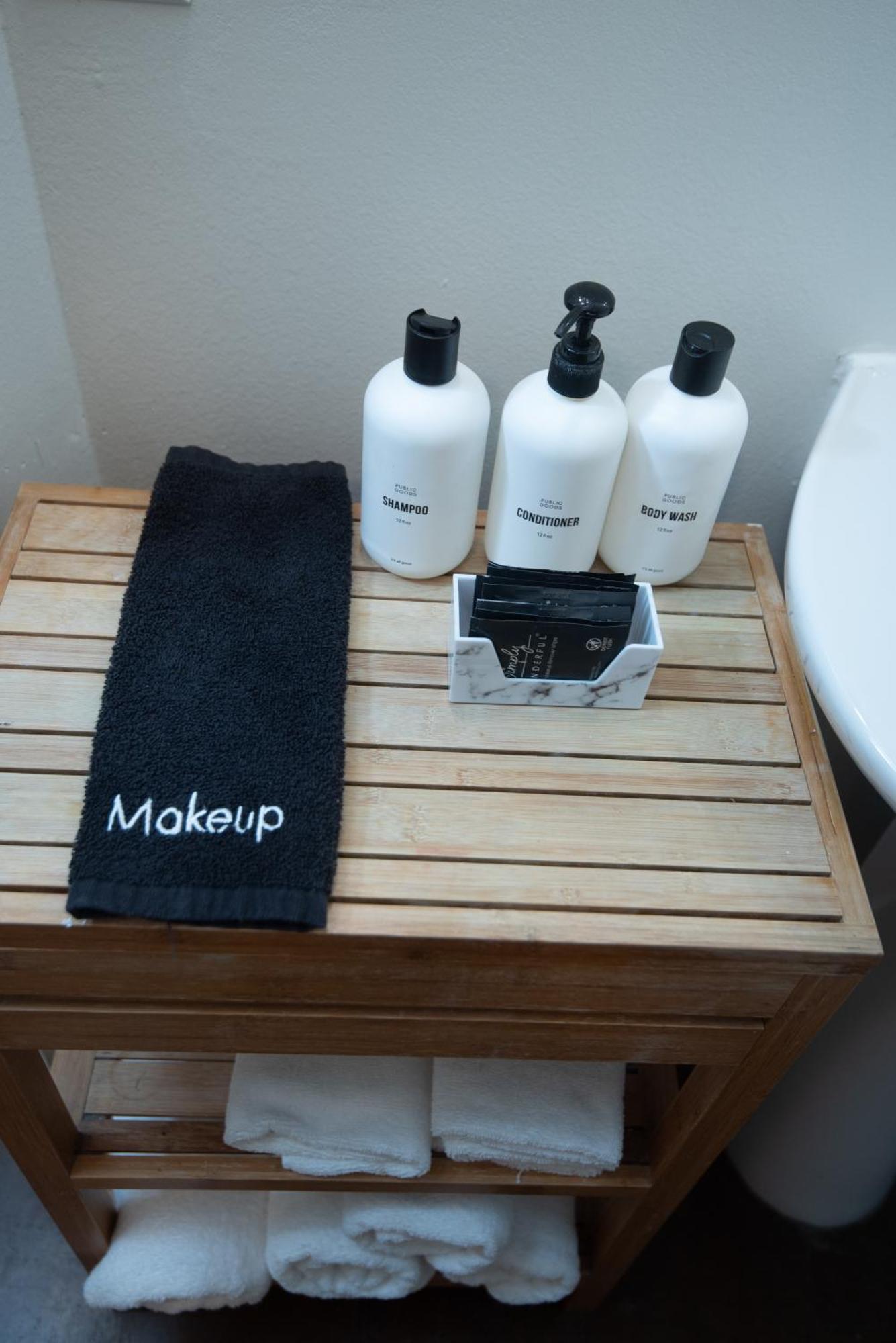 Deluxe Queen Suite