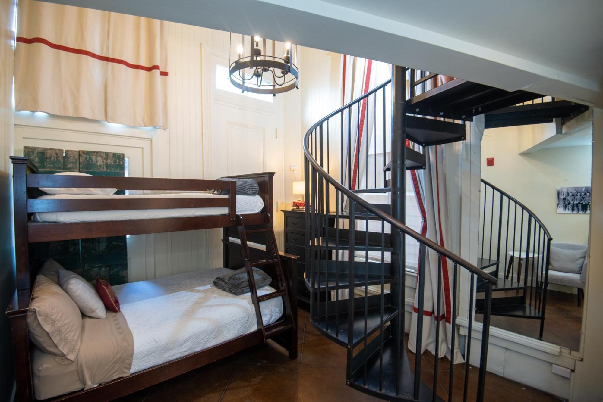 Deluxe Queen Suite