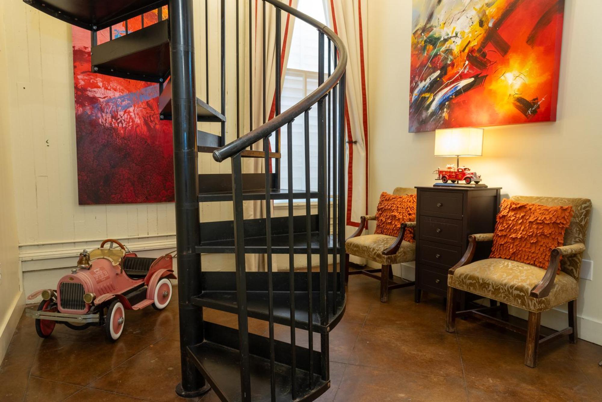 Deluxe Queen Suite