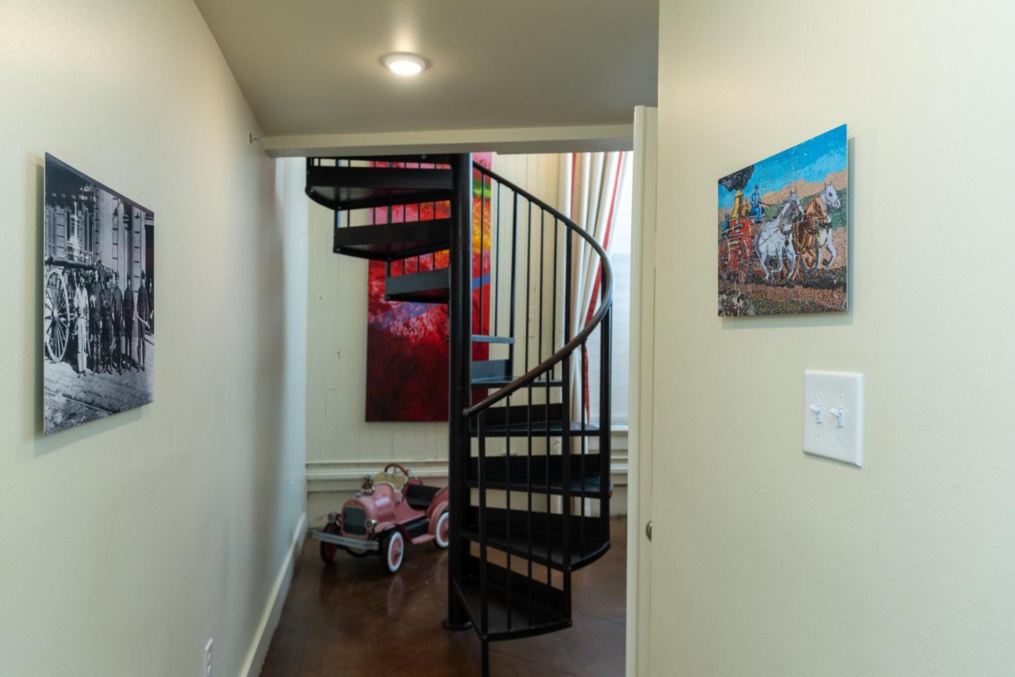 Deluxe Queen Suite