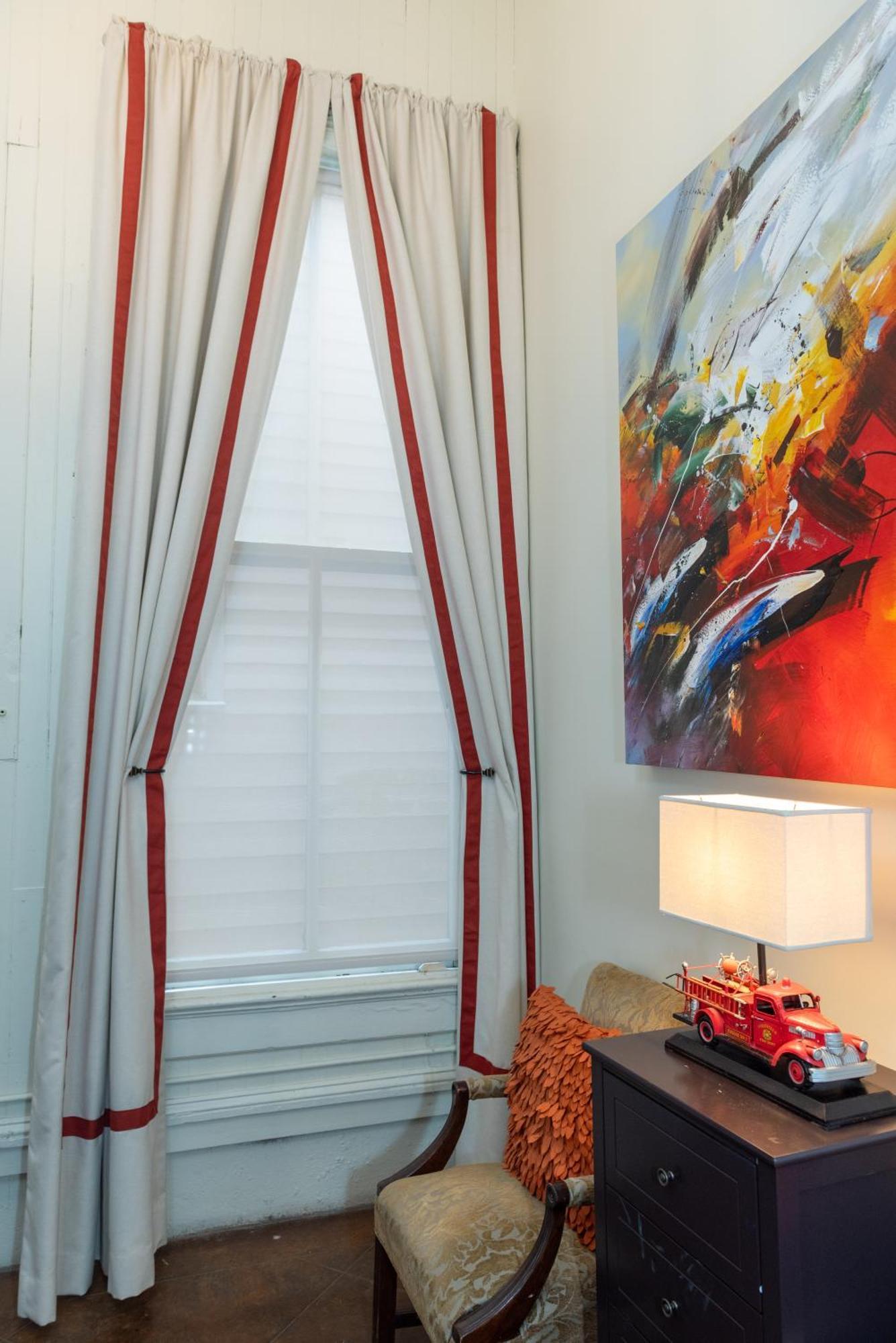Deluxe Queen Suite