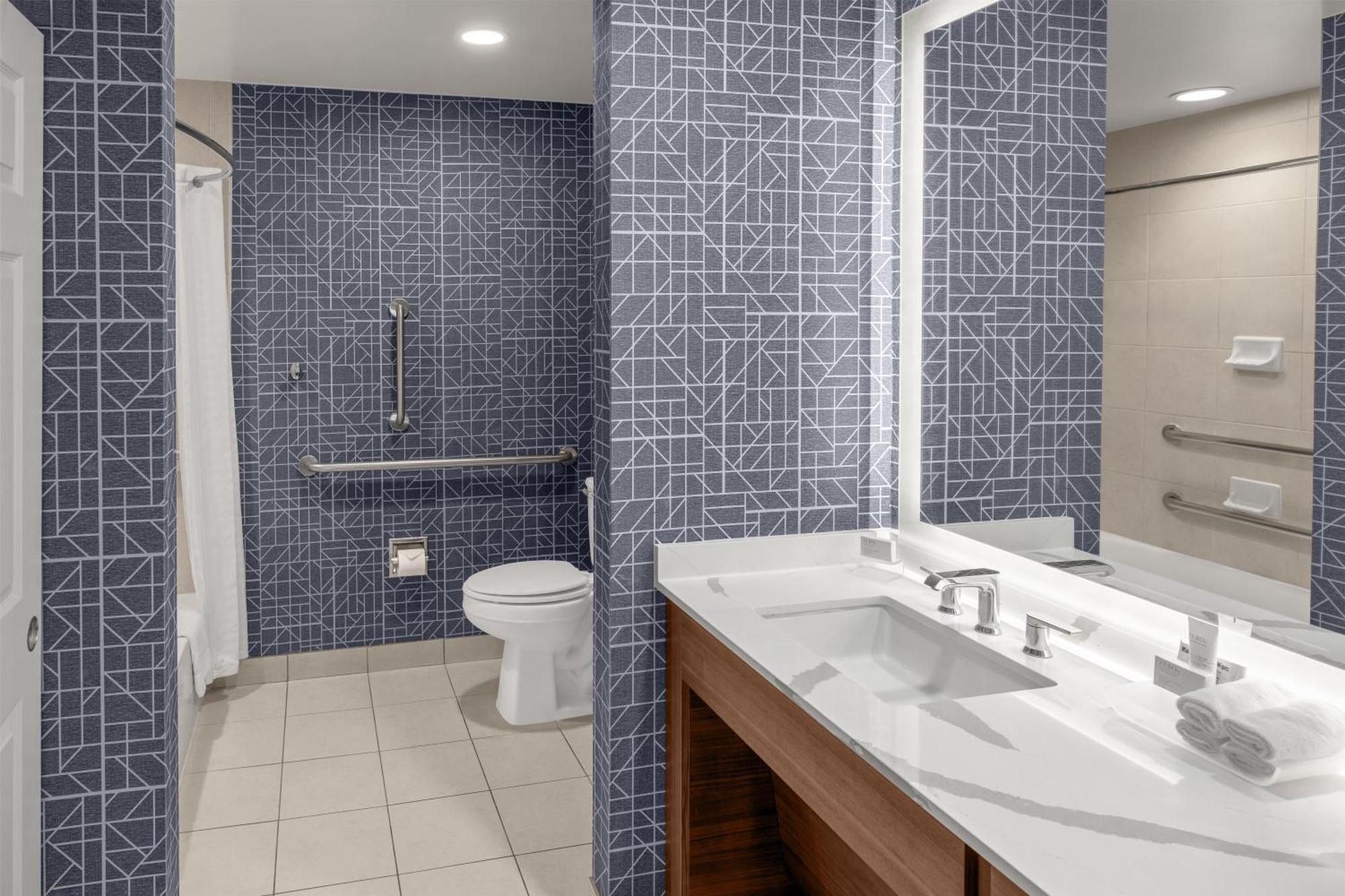 King Suite Accessible Tub Mobility Hearing Access or Non-Smoking