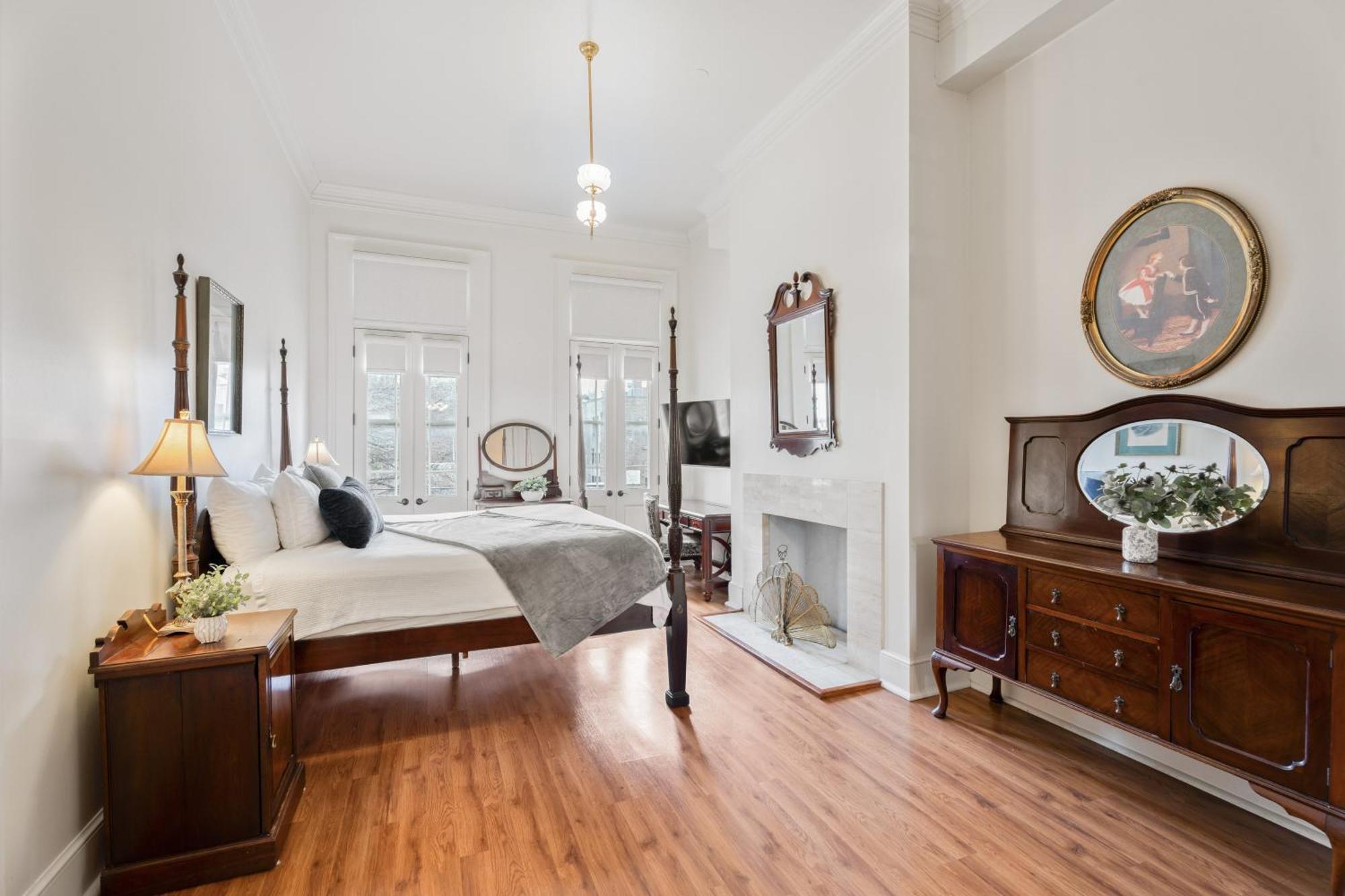 Grand King Suite