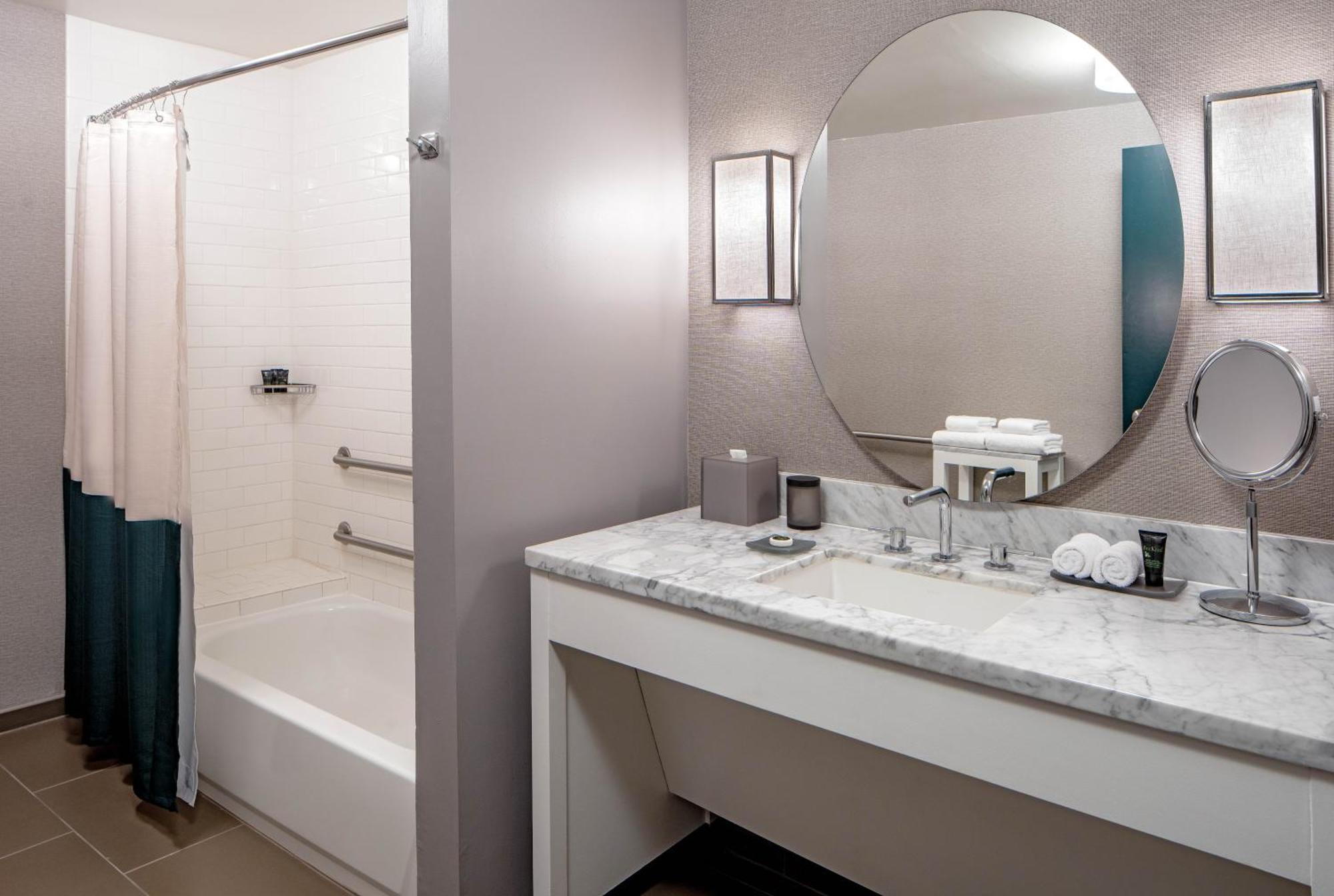 King Room Accessible Tub Disability Access