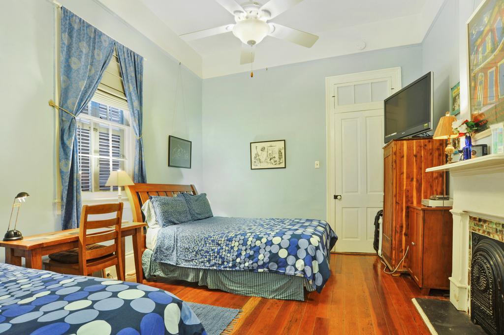 Room with Queen and Single Bed and Tub/Shower