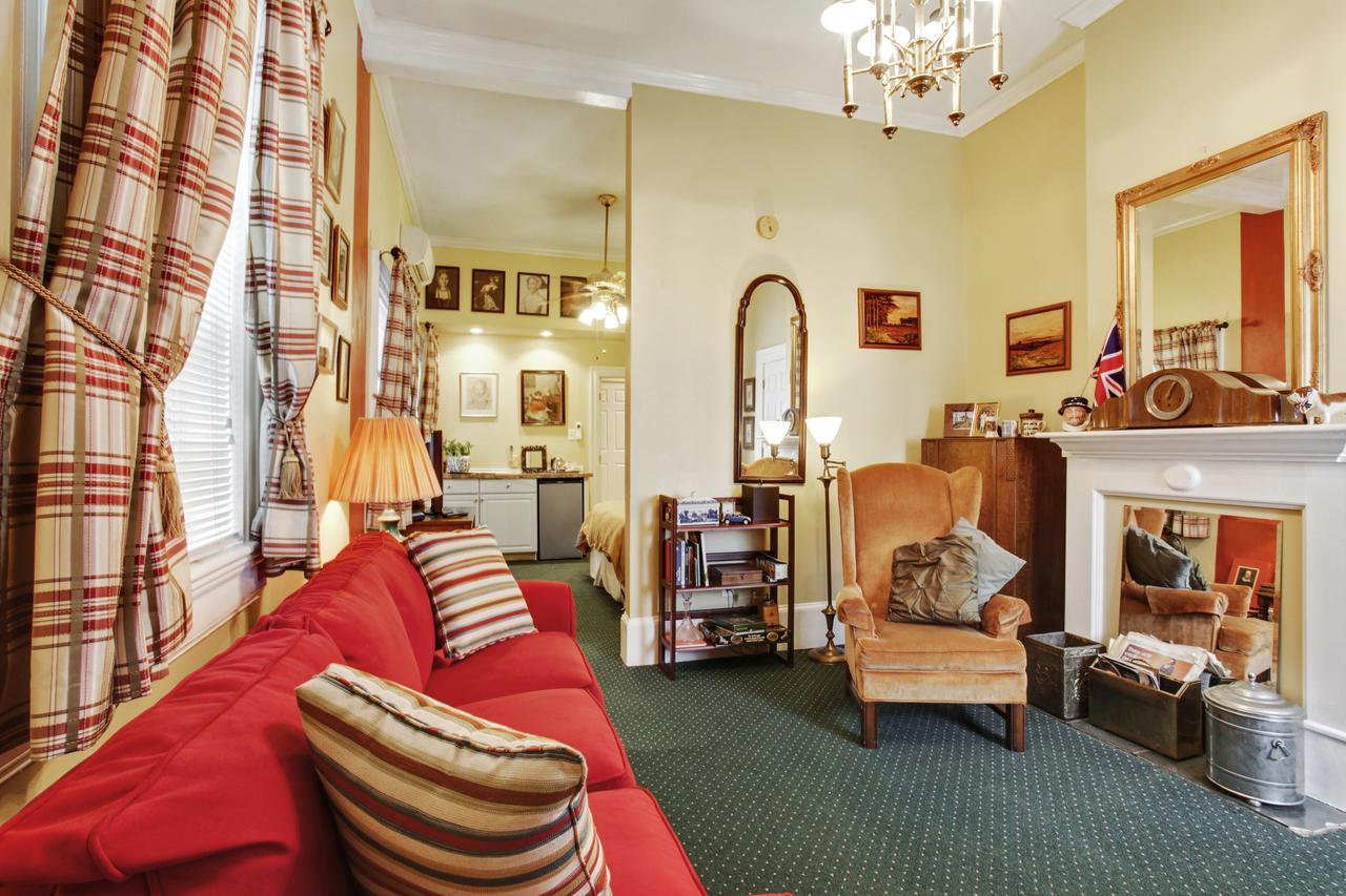 Deluxe Queen Suite