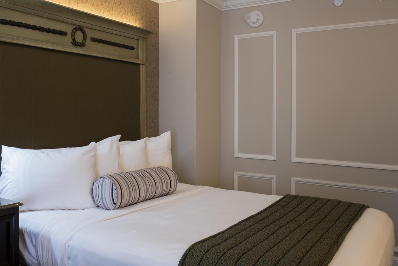 Deluxe Room King Bed