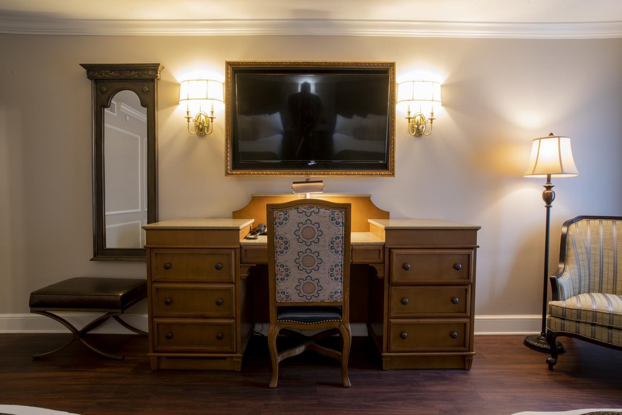 Deluxe Room King Bed