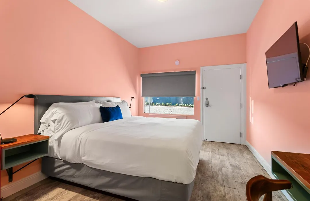 The Iris Motel-1