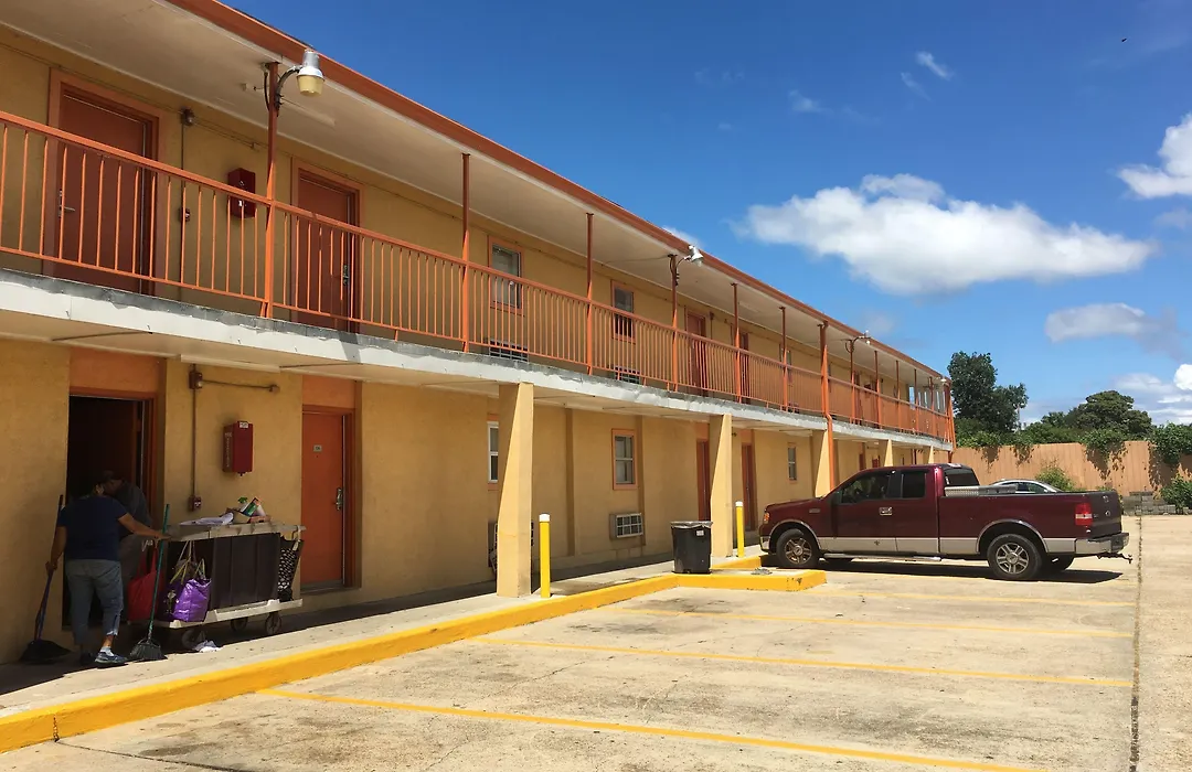 Monte Carlo Motel-1