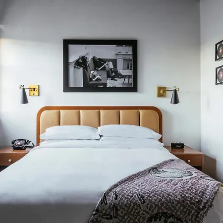 Dew Drop Inn Hotel&Lounge-3