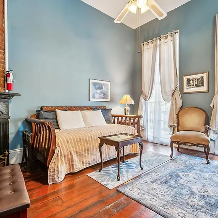 Garden District Bed&Breakfast-3