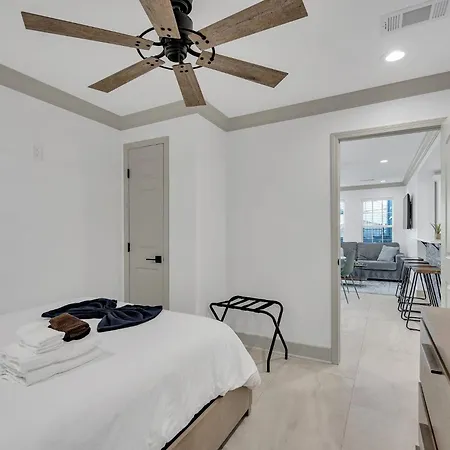 Sleeps 24-Spacious Suites Near Fq W Pool-2