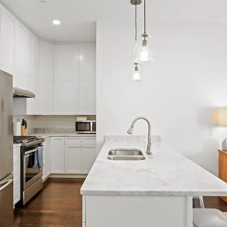 Group-Friendly Suite Near Bourbon Street-3