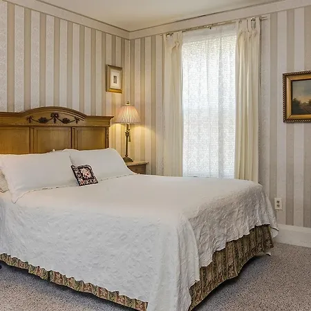 Rose Manor Bed & Breakfast-2